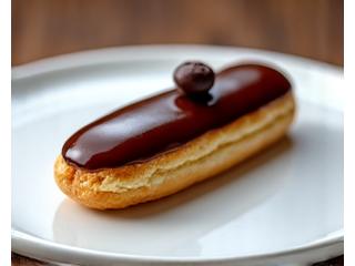 Éclair au café élégant